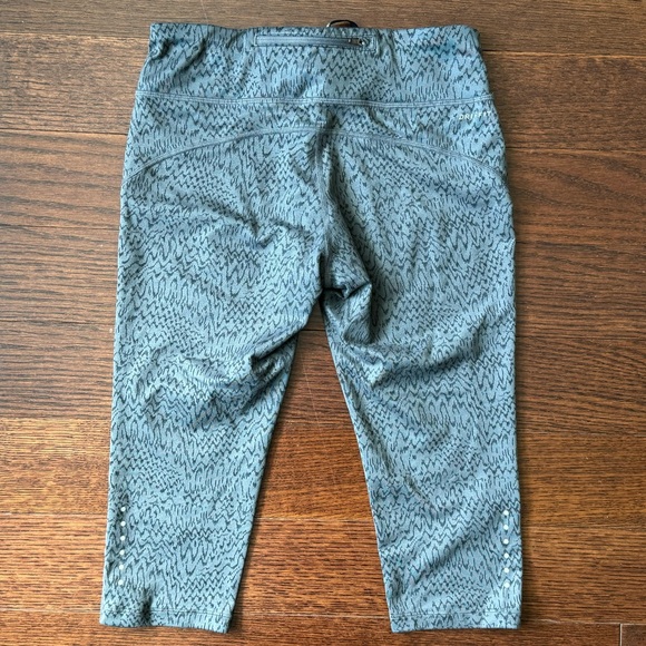 nike women’s dri-fit epic run capri tights - Picture 5 of 9